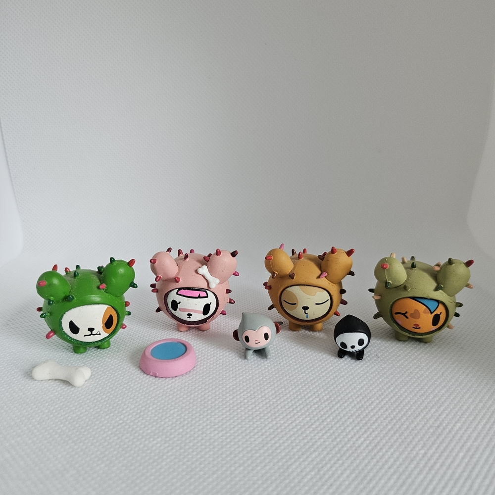 2007 Tokidoki Cactus Pups Figurine Set - Green, Pink, Tan